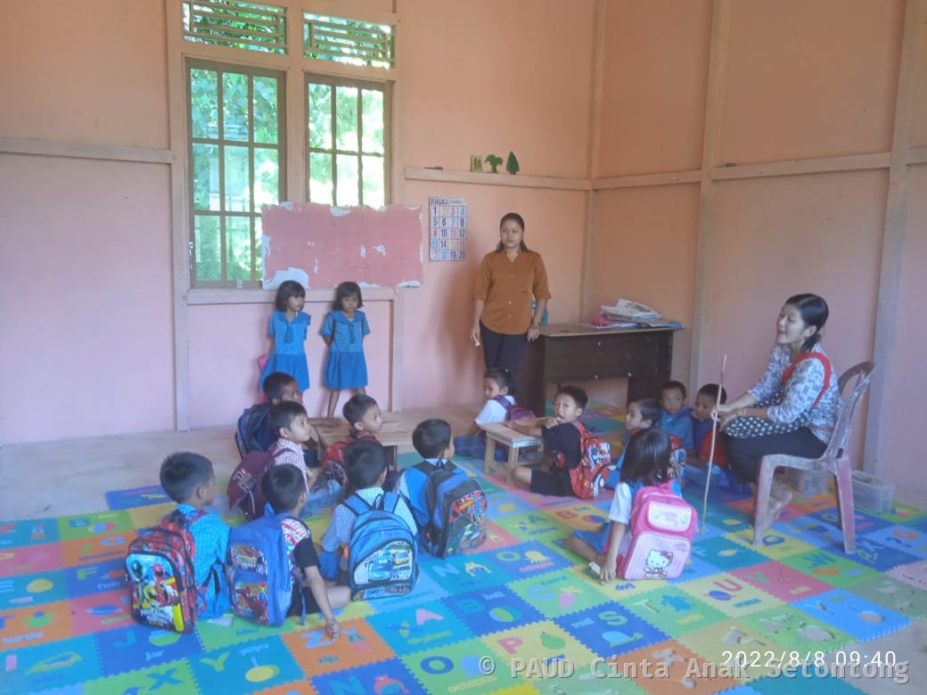 Suasana Pembelajaran Interaktif di Ruang Kelas PAUD